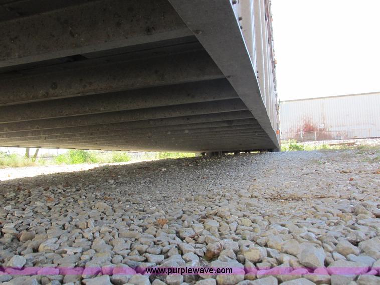 image for item K2197 2001 Wilson PSDCL-302 livestock trailer