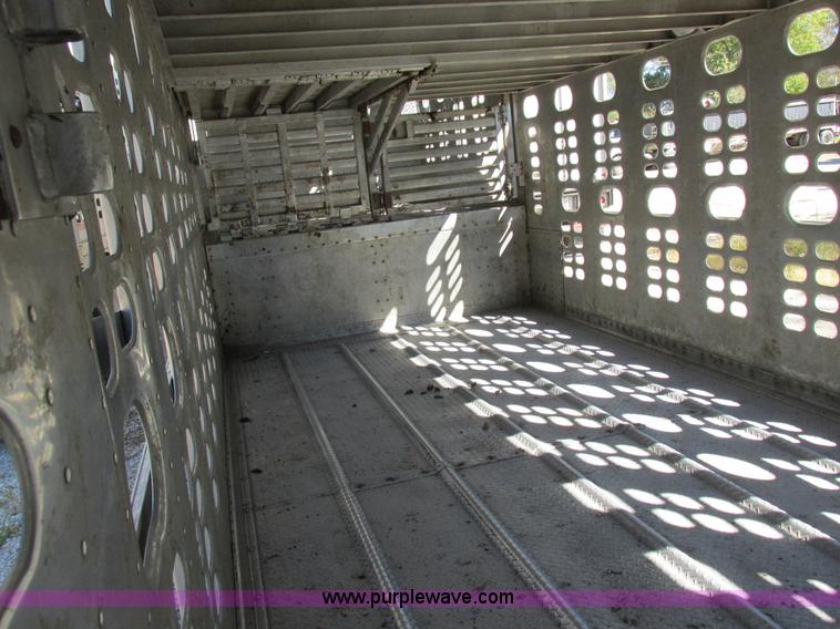 image for item K2197 2001 Wilson PSDCL-302 livestock trailer