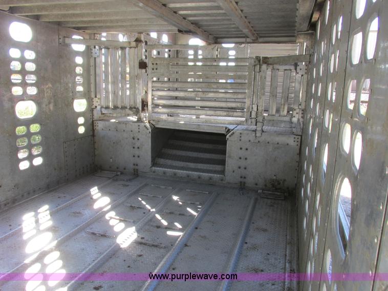 image for item K2197 2001 Wilson PSDCL-302 livestock trailer