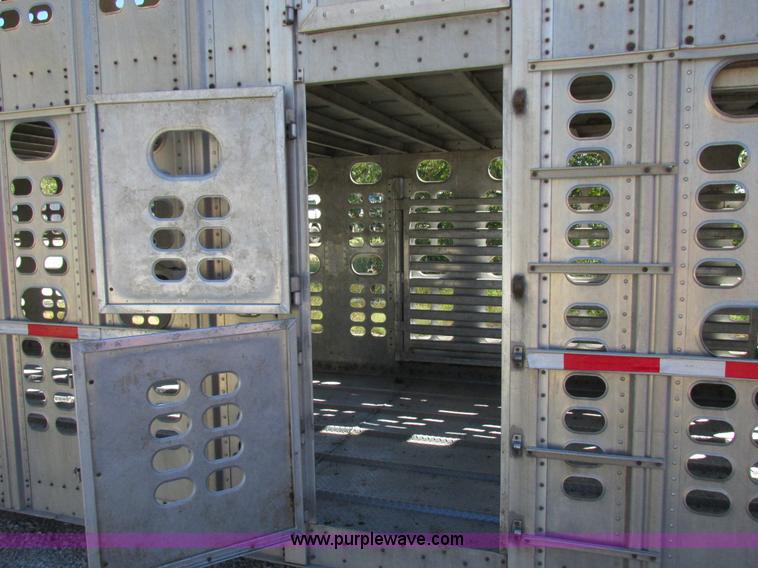 image for item K2197 2001 Wilson PSDCL-302 livestock trailer