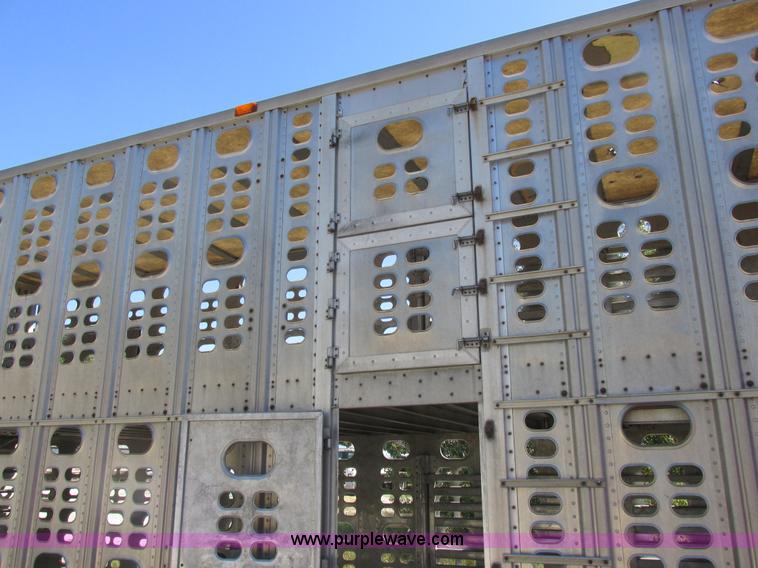 image for item K2197 2001 Wilson PSDCL-302 livestock trailer