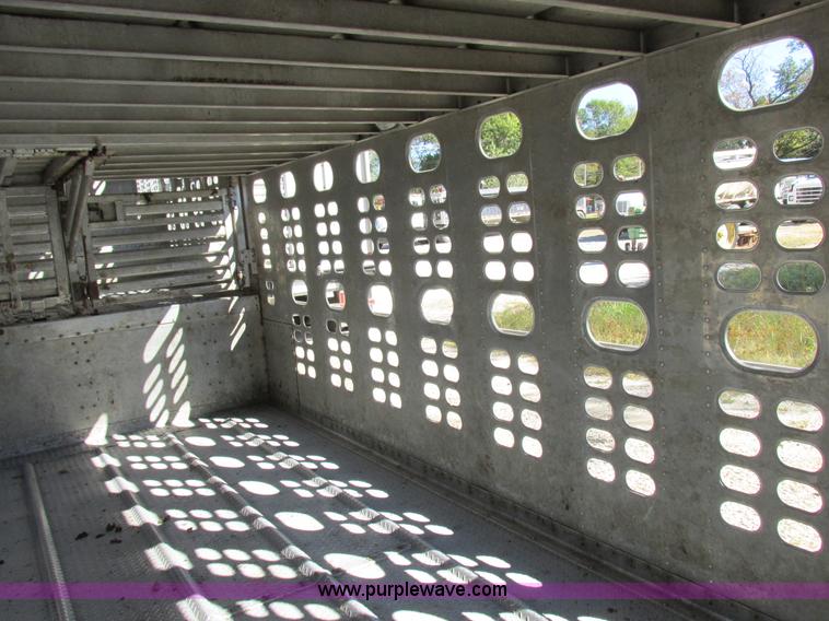 image for item K2197 2001 Wilson PSDCL-302 livestock trailer