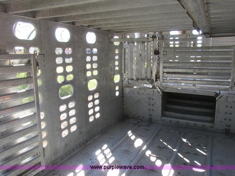 image for item K2197 2001 Wilson PSDCL-302 livestock trailer