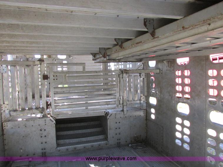 image for item K2197 2001 Wilson PSDCL-302 livestock trailer