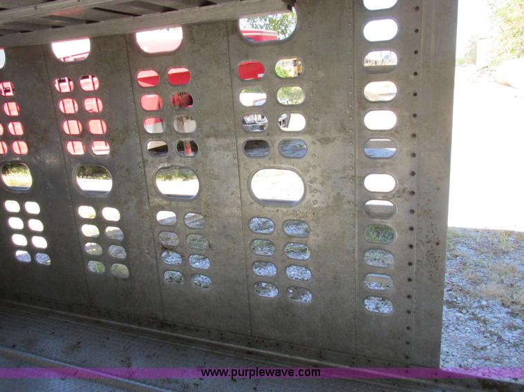 image for item K2197 2001 Wilson PSDCL-302 livestock trailer