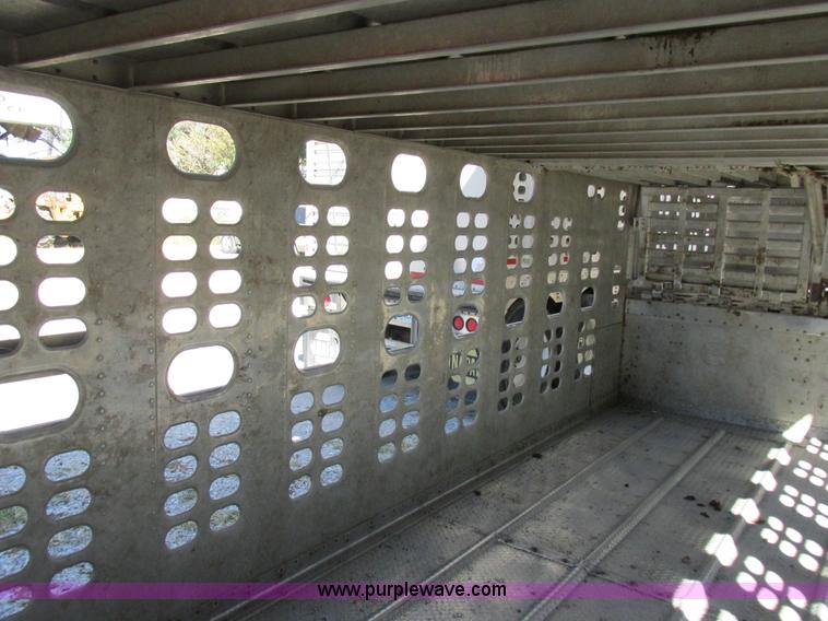 image for item K2197 2001 Wilson PSDCL-302 livestock trailer