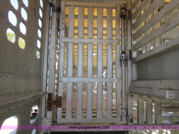 image for item K2197 2001 Wilson PSDCL-302 livestock trailer