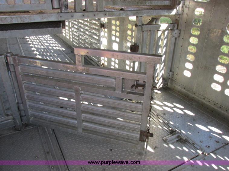 image for item K2197 2001 Wilson PSDCL-302 livestock trailer