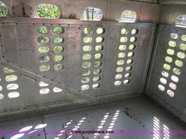 image for item K2197 2001 Wilson PSDCL-302 livestock trailer