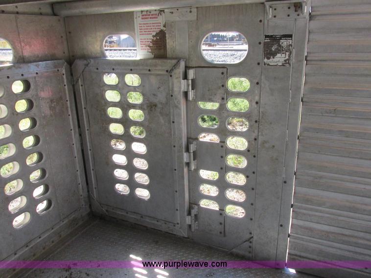 image for item K2197 2001 Wilson PSDCL-302 livestock trailer