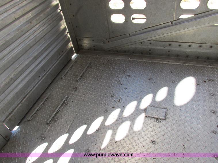 image for item K2197 2001 Wilson PSDCL-302 livestock trailer