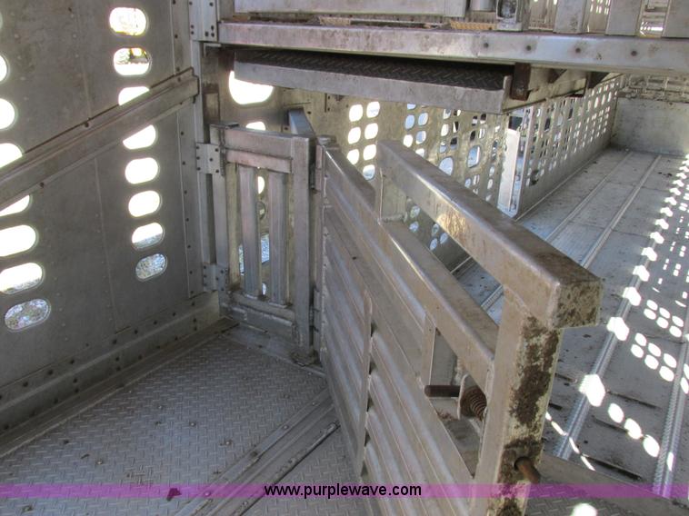 image for item K2197 2001 Wilson PSDCL-302 livestock trailer