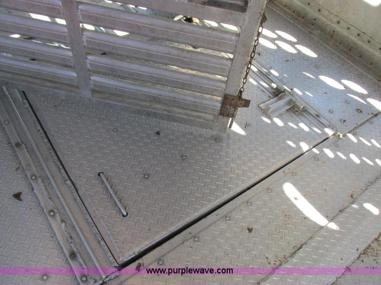 image for item K2197 2001 Wilson PSDCL-302 livestock trailer