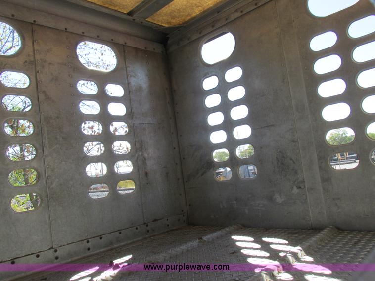 image for item K2197 2001 Wilson PSDCL-302 livestock trailer