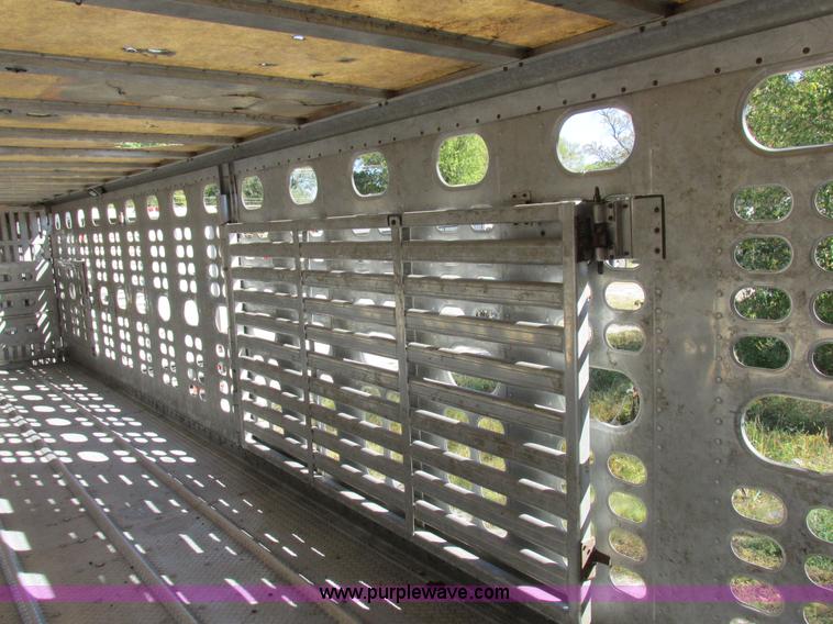 image for item K2197 2001 Wilson PSDCL-302 livestock trailer