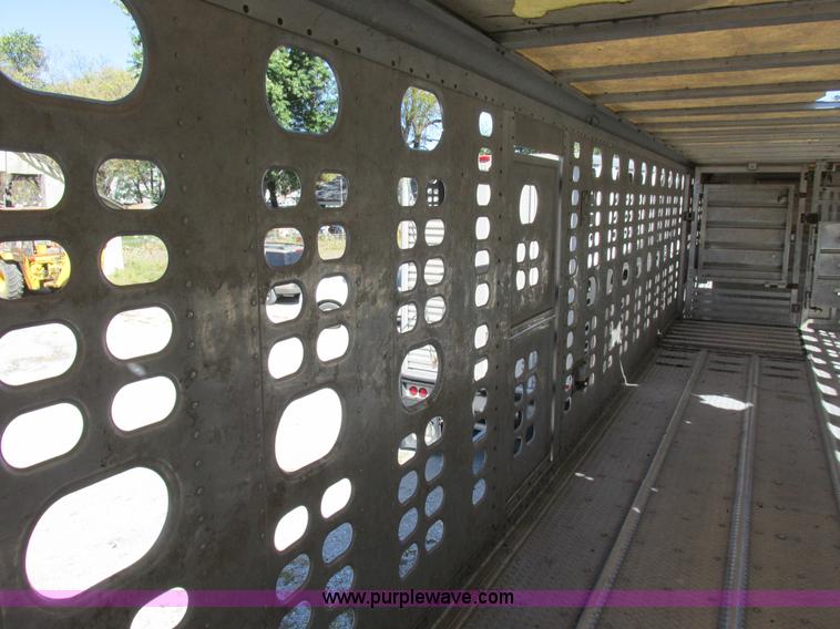 image for item K2197 2001 Wilson PSDCL-302 livestock trailer