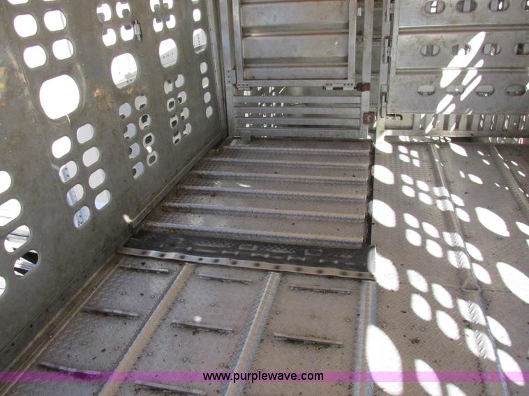 image for item K2197 2001 Wilson PSDCL-302 livestock trailer