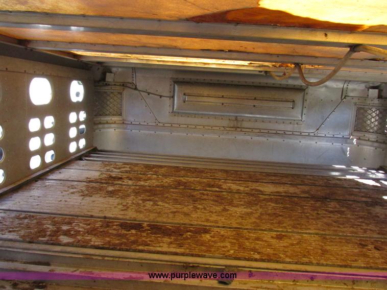 image for item K2197 2001 Wilson PSDCL-302 livestock trailer