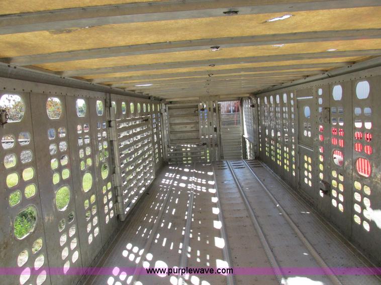 image for item K2197 2001 Wilson PSDCL-302 livestock trailer