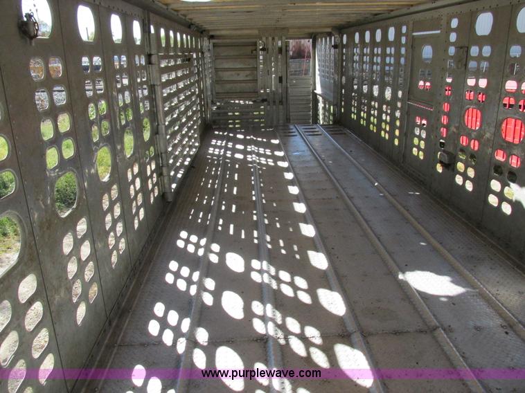 image for item K2197 2001 Wilson PSDCL-302 livestock trailer