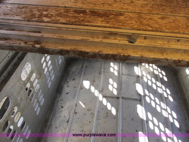 image for item K2197 2001 Wilson PSDCL-302 livestock trailer