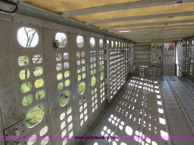 image for item K2197 2001 Wilson PSDCL-302 livestock trailer
