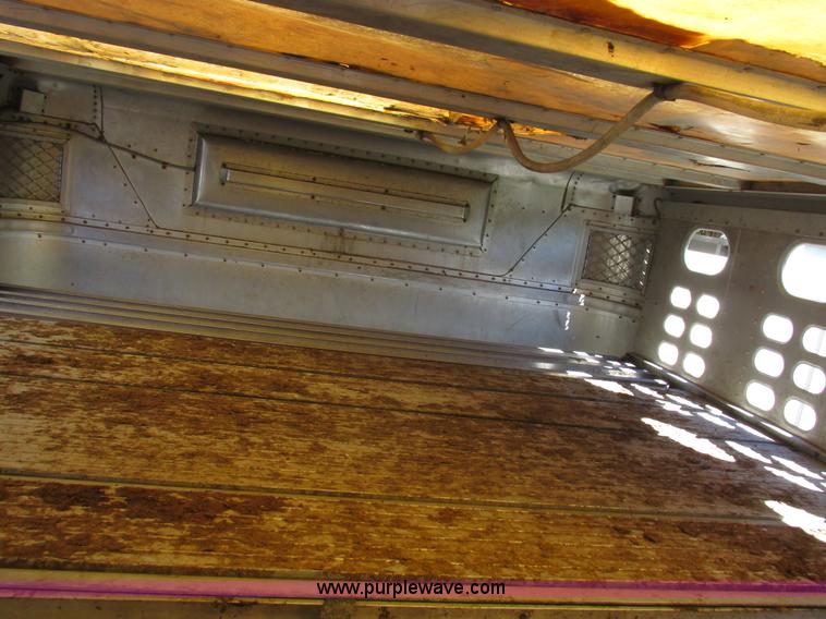 image for item K2197 2001 Wilson PSDCL-302 livestock trailer