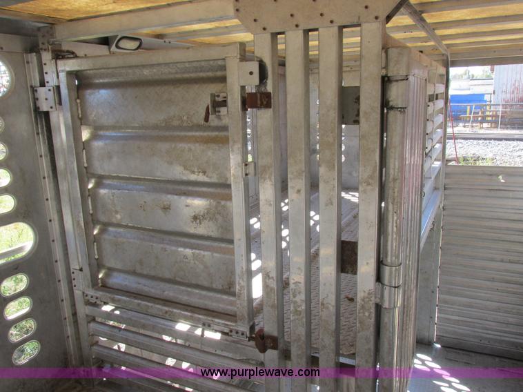 image for item K2197 2001 Wilson PSDCL-302 livestock trailer