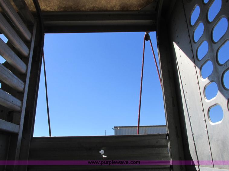 image for item K2197 2001 Wilson PSDCL-302 livestock trailer