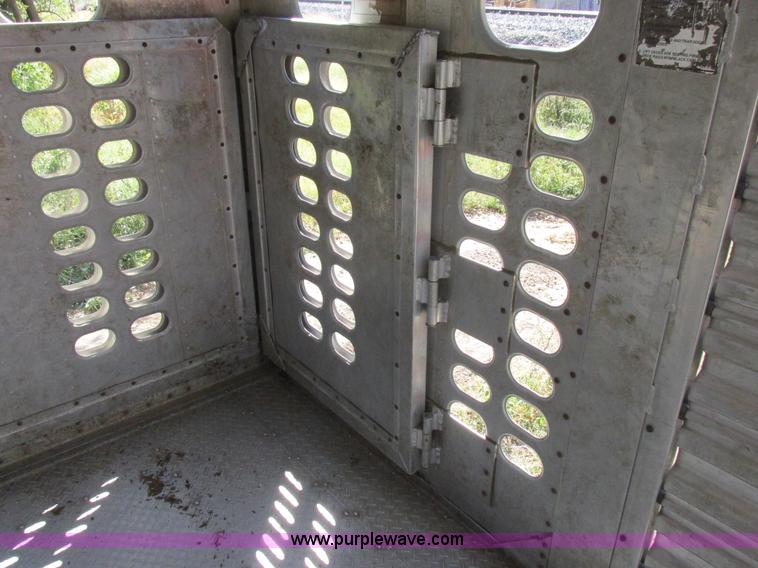 image for item K2197 2001 Wilson PSDCL-302 livestock trailer