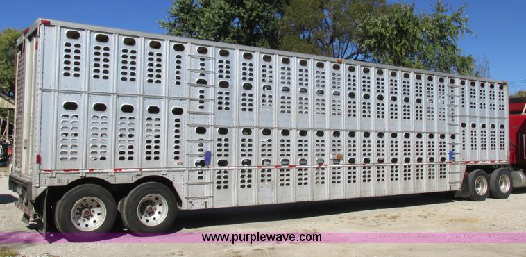 image for item K2198 2001 Wilson PSDCL-302 livestock trailer