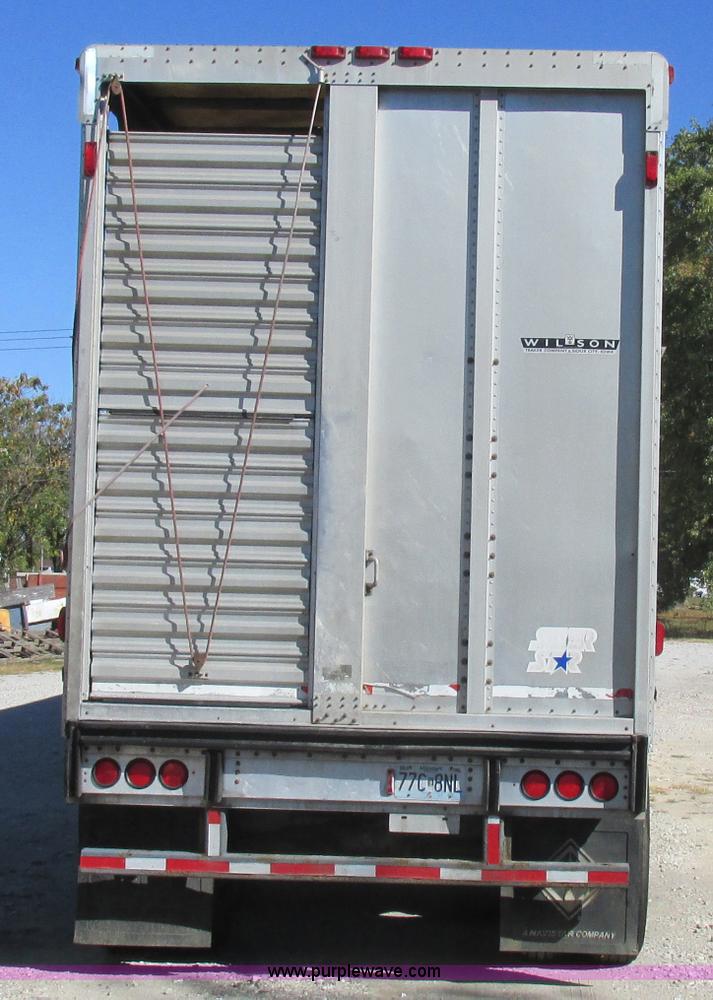 image for item K2198 2001 Wilson PSDCL-302 livestock trailer