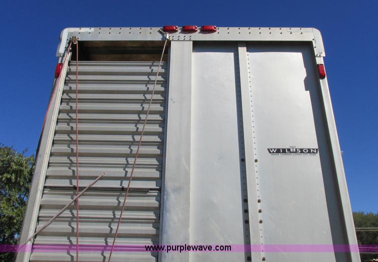 image for item K2198 2001 Wilson PSDCL-302 livestock trailer