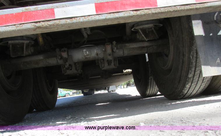 image for item K2198 2001 Wilson PSDCL-302 livestock trailer