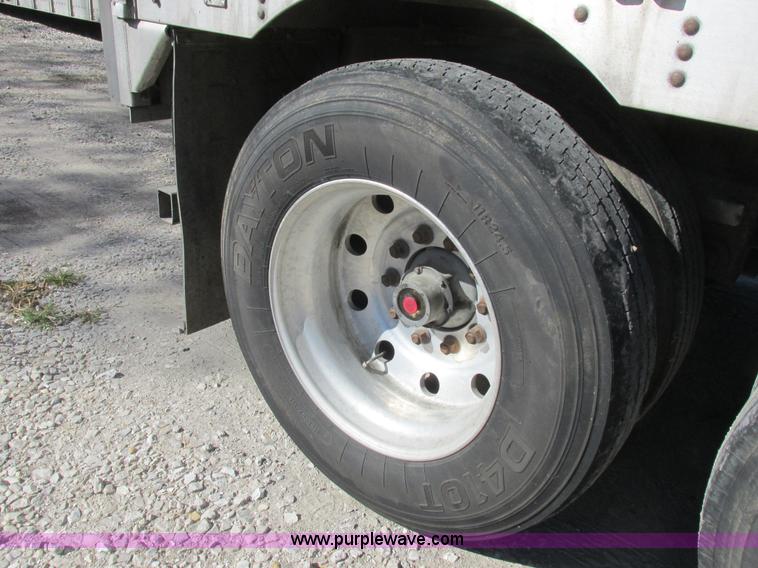 image for item K2198 2001 Wilson PSDCL-302 livestock trailer