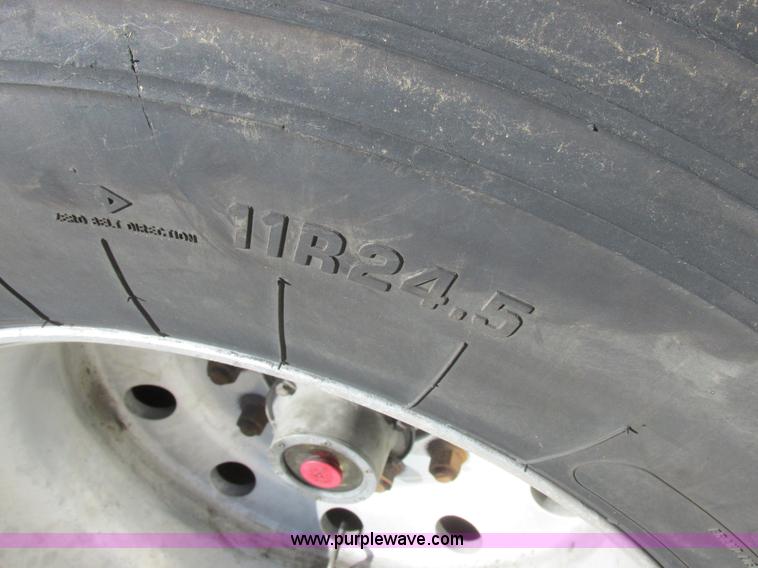 image for item K2198 2001 Wilson PSDCL-302 livestock trailer