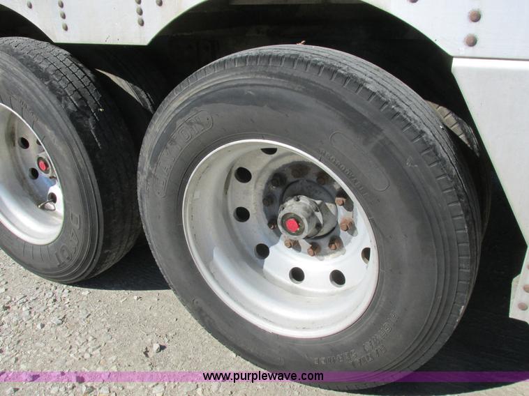 image for item K2198 2001 Wilson PSDCL-302 livestock trailer