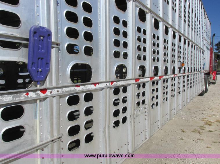 image for item K2198 2001 Wilson PSDCL-302 livestock trailer