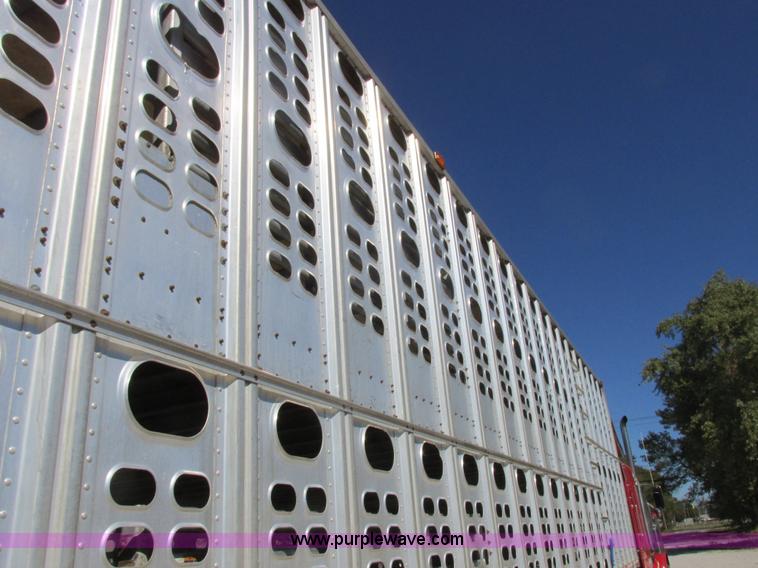 image for item K2198 2001 Wilson PSDCL-302 livestock trailer