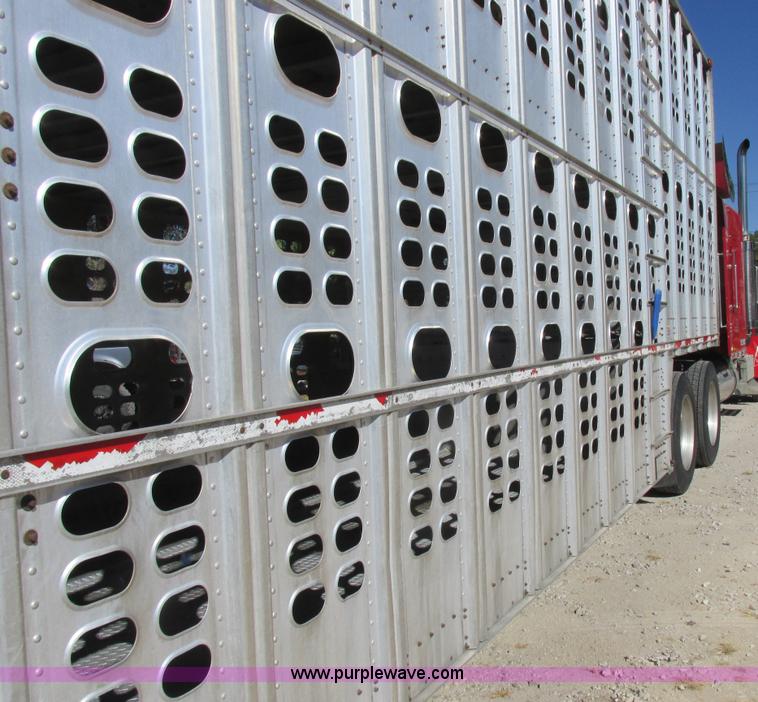 image for item K2198 2001 Wilson PSDCL-302 livestock trailer