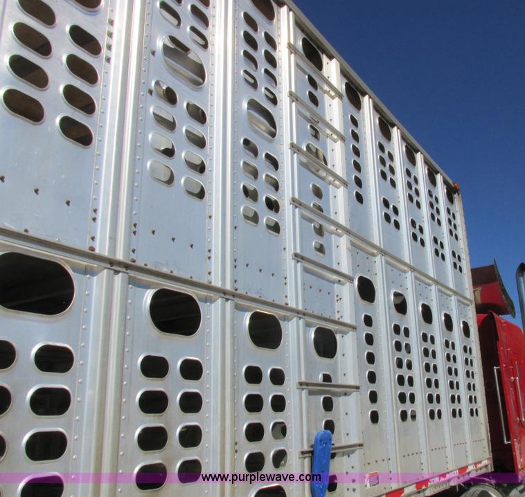 image for item K2198 2001 Wilson PSDCL-302 livestock trailer