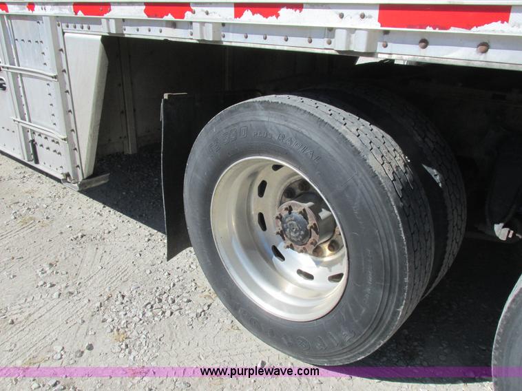 image for item K2198 2001 Wilson PSDCL-302 livestock trailer