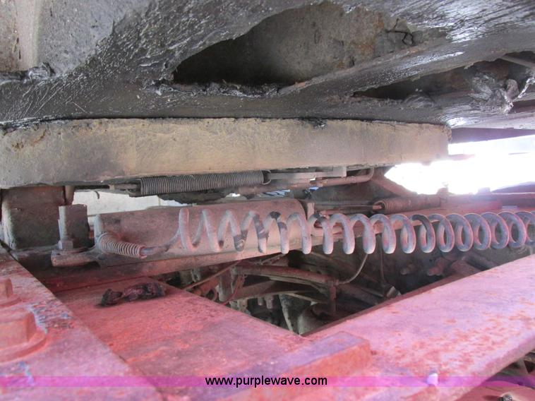 image for item K2198 2001 Wilson PSDCL-302 livestock trailer