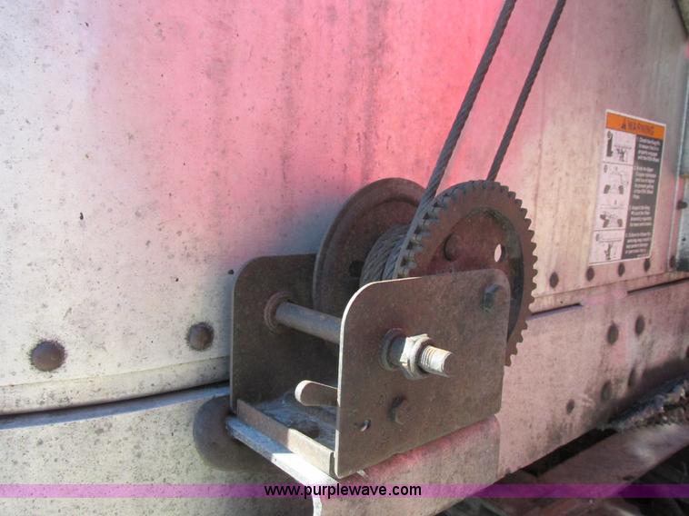 image for item K2198 2001 Wilson PSDCL-302 livestock trailer