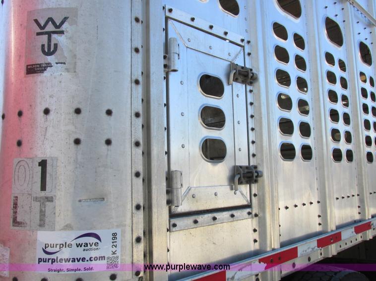 image for item K2198 2001 Wilson PSDCL-302 livestock trailer