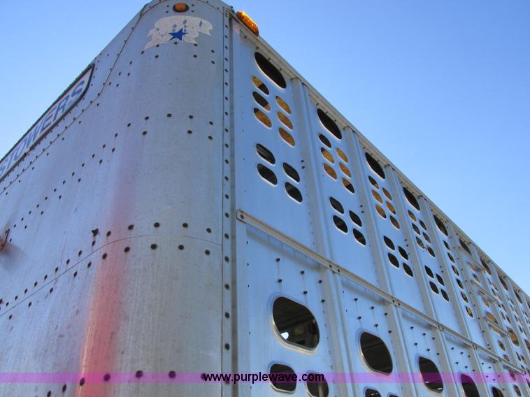 image for item K2198 2001 Wilson PSDCL-302 livestock trailer