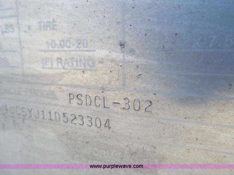 image for item K2198 2001 Wilson PSDCL-302 livestock trailer