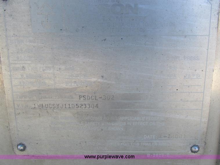 image for item K2198 2001 Wilson PSDCL-302 livestock trailer
