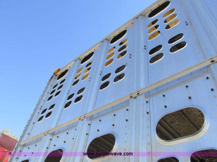 image for item K2198 2001 Wilson PSDCL-302 livestock trailer