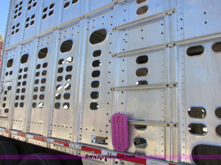 image for item K2198 2001 Wilson PSDCL-302 livestock trailer